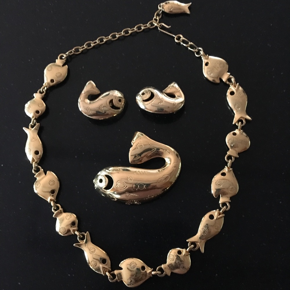 Trafari whale/fish collectible set.